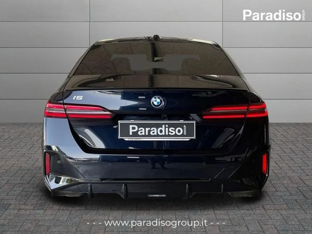 BMW i5 Touring usata a Catanzaro (4)