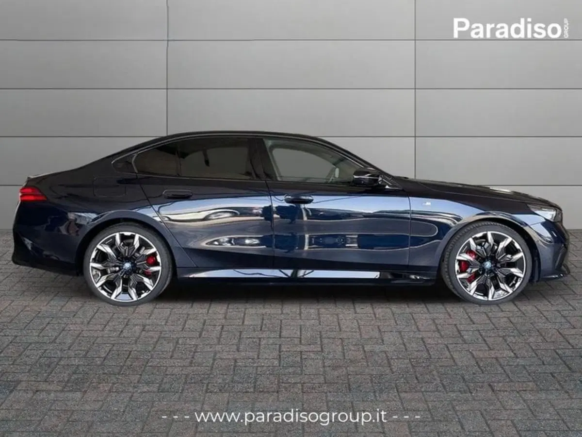 BMW i5 Touring usata a Catanzaro (5)