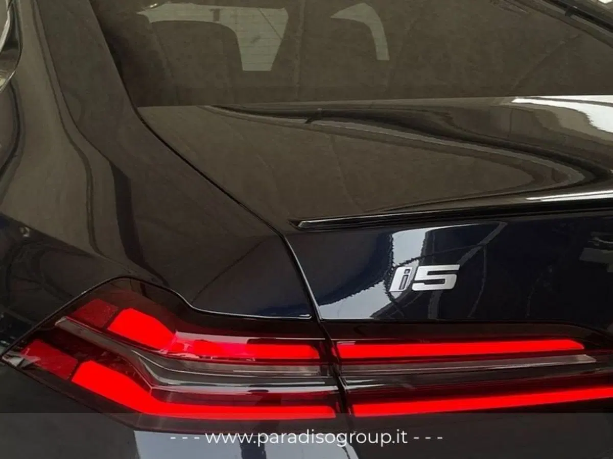 BMW i5 Touring usata a Catanzaro (8)