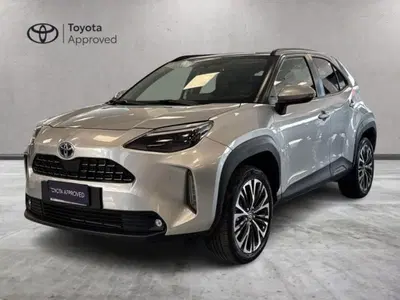 Toyota Yaris Cross 1.5 Hybrid 5p. E-CVT Lounge del 2023 usata a Prato