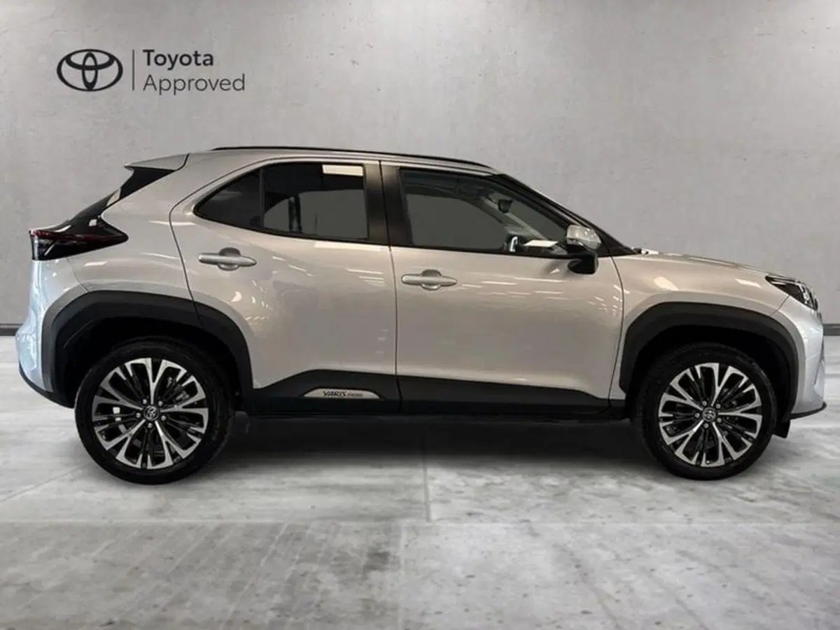 Toyota Yaris Cross usata a Prato (5)