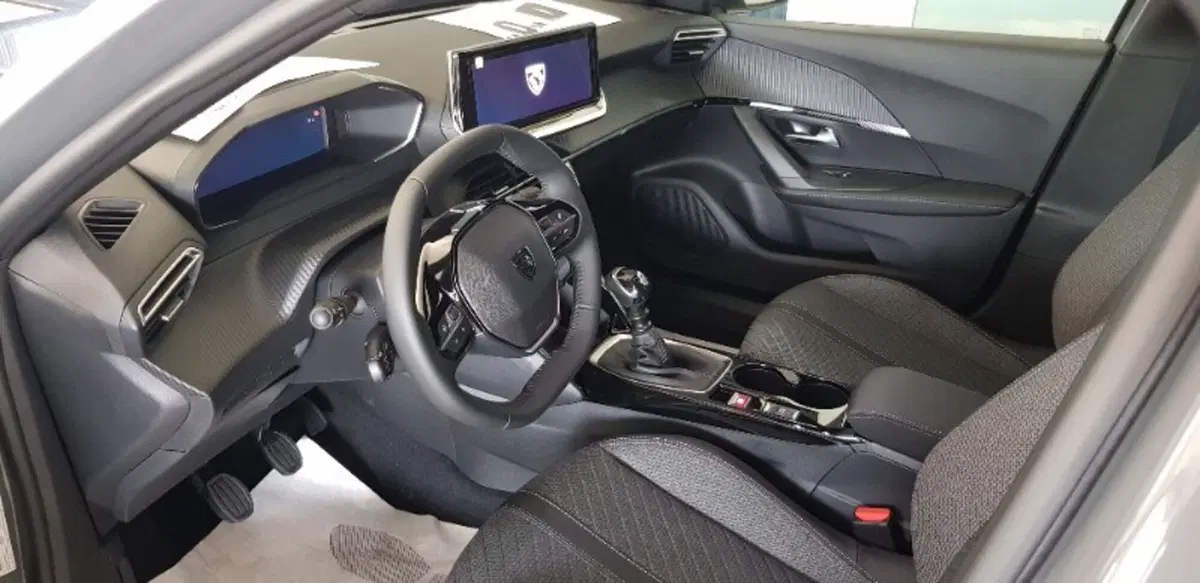 Peugeot 2008 nuova a Pordenone (11)