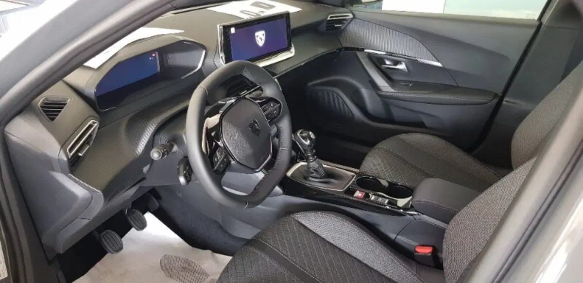 Peugeot 2008 nuova a Pordenone (11)