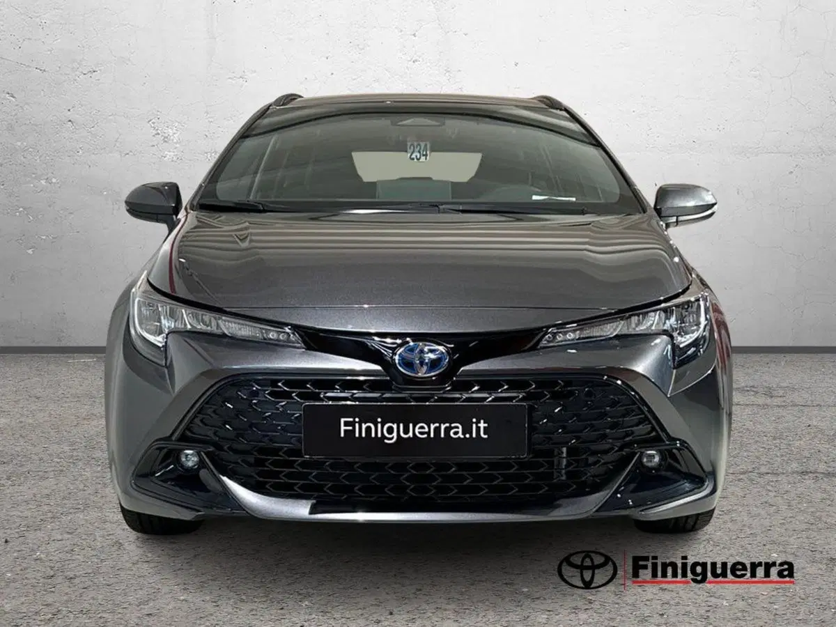 Toyota Corolla Touring Sports nuova a Lecco (2)