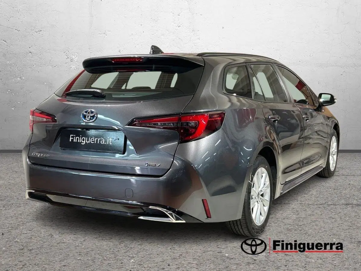 Toyota Corolla Touring Sports nuova a Lecco (4)