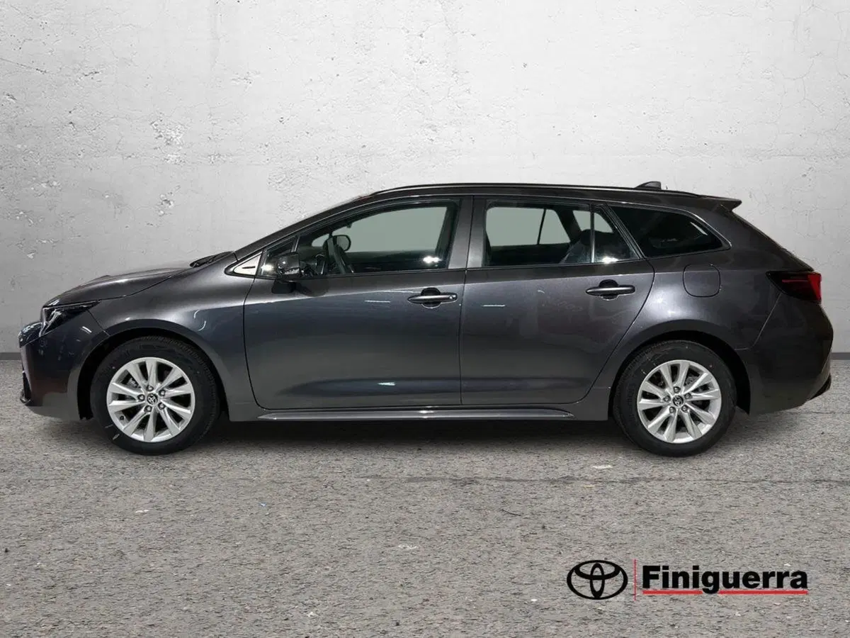 Toyota Corolla Touring Sports nuova a Lecco (6)