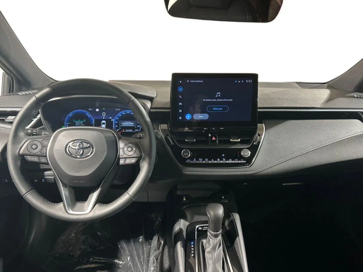 Toyota Corolla Touring Sports nuova a Lecco (8)