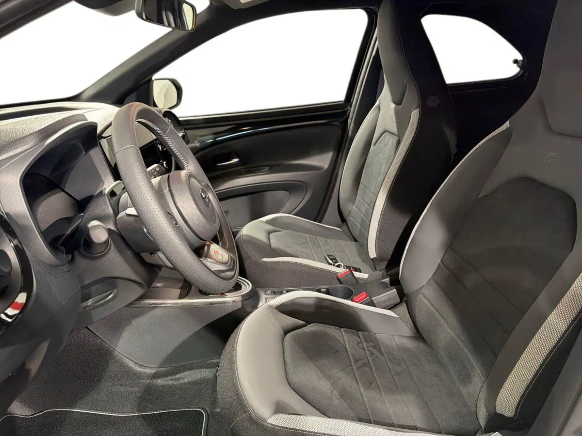 Toyota Aygo X nuova a Sondrio (10)