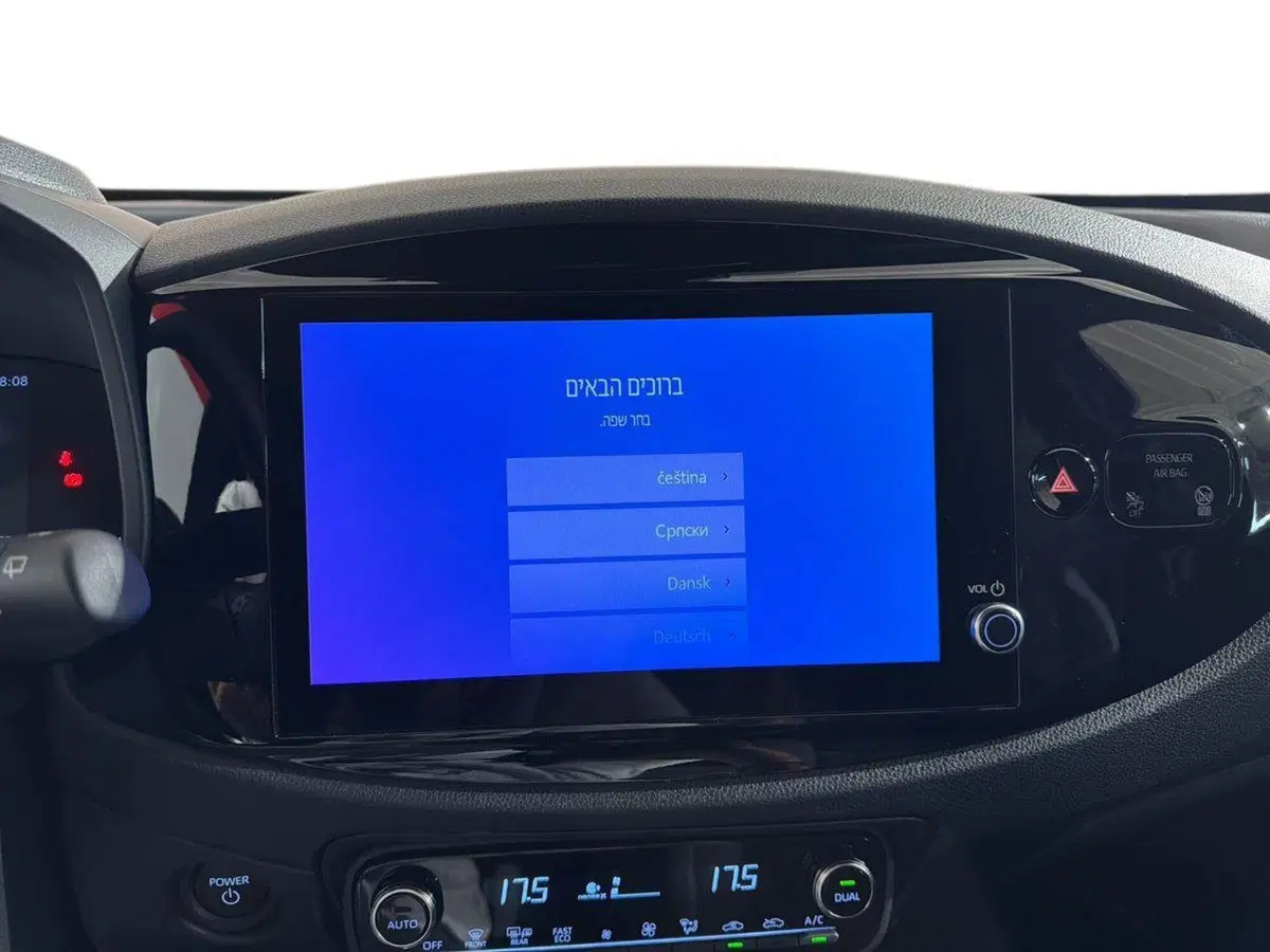 Toyota Aygo X nuova a Sondrio (13)