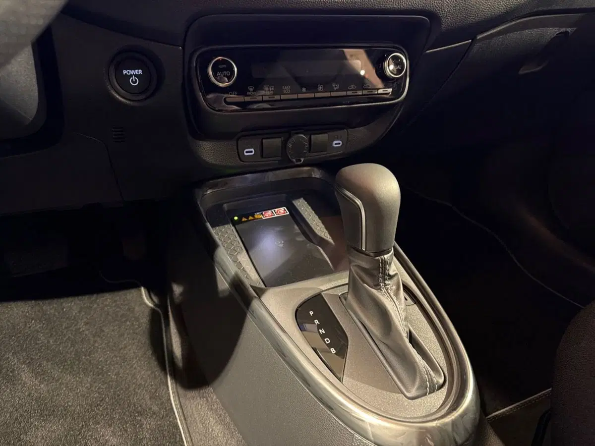 Toyota Aygo X nuova a Sondrio (14)