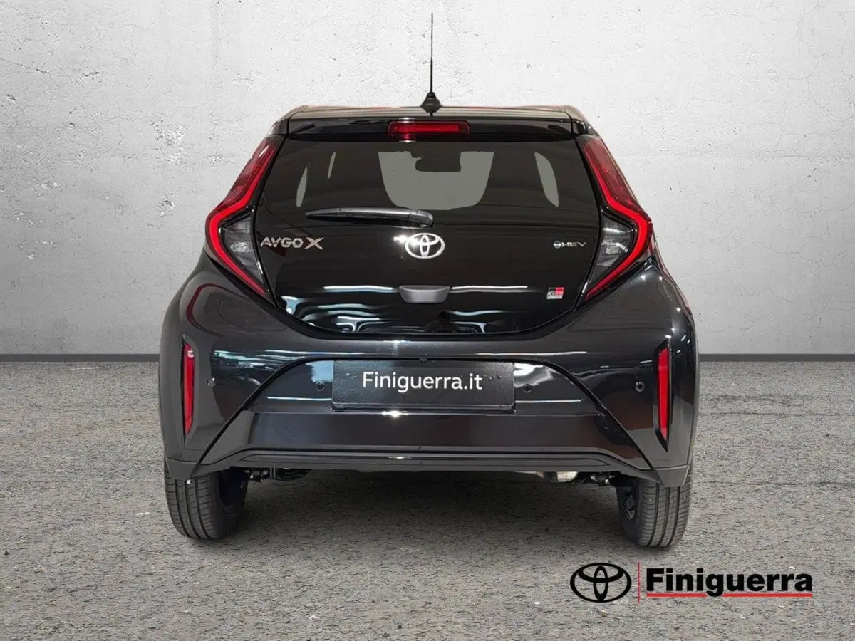 Toyota Aygo X nuova a Sondrio (3)