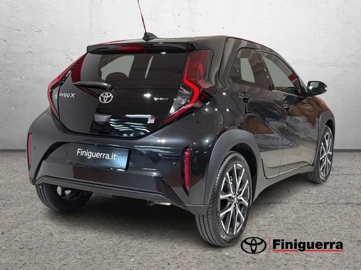 Toyota Aygo X nuova a Sondrio (4)