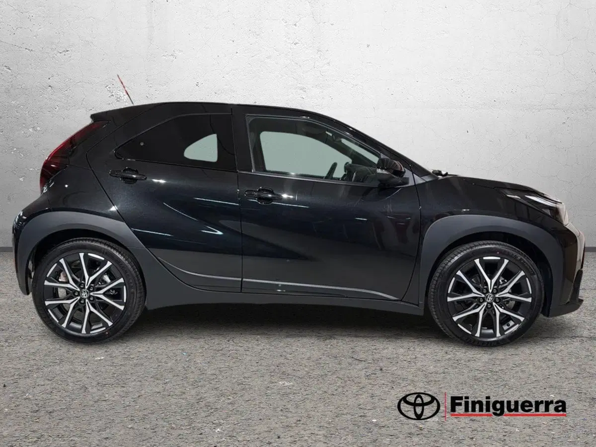 Toyota Aygo X nuova a Sondrio (5)