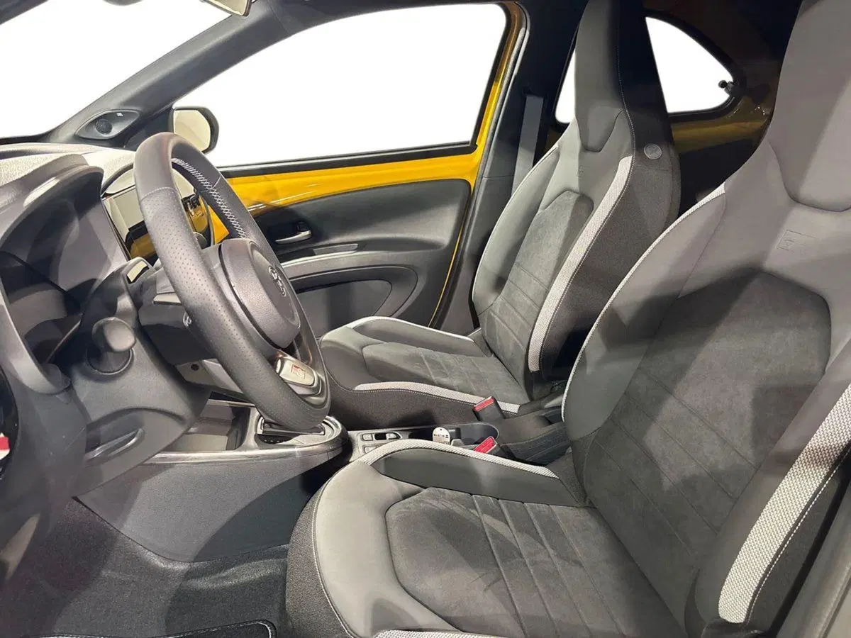 Toyota Aygo X nuova a Sondrio (10)