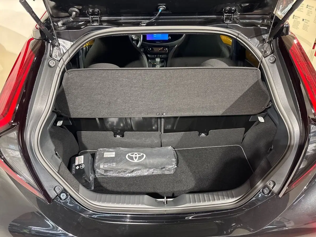 Toyota Aygo X nuova a Sondrio (12)