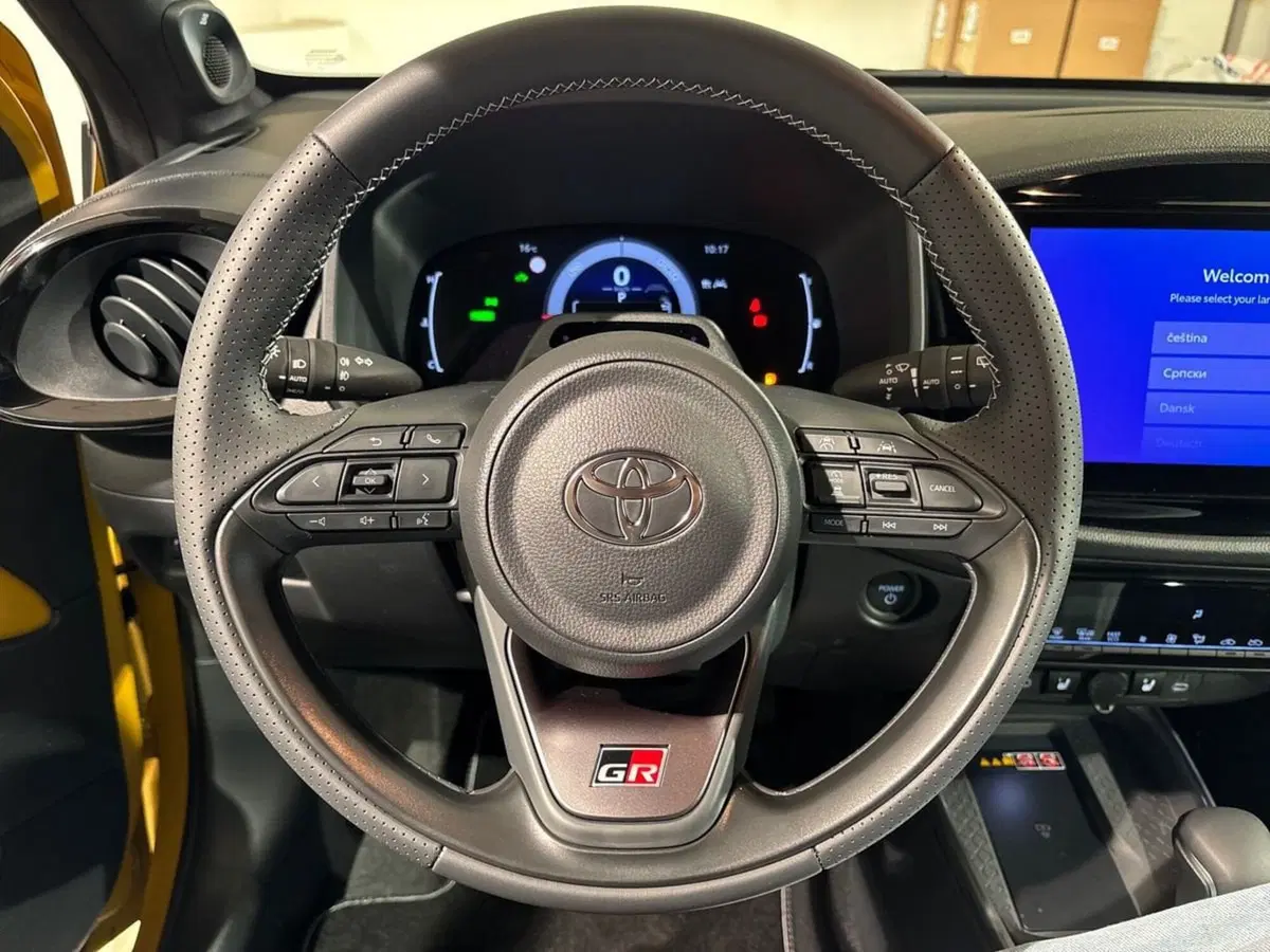 Toyota Aygo X nuova a Sondrio (14)