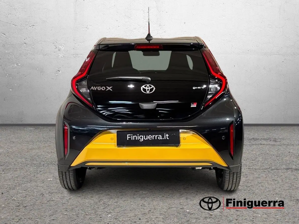Toyota Aygo X nuova a Sondrio (3)