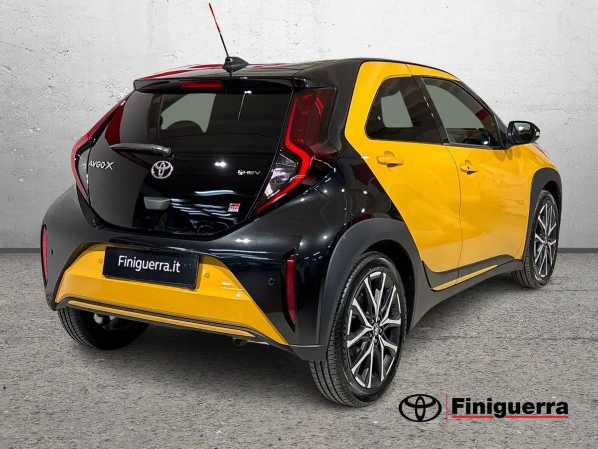 Toyota Aygo X nuova a Sondrio (4)