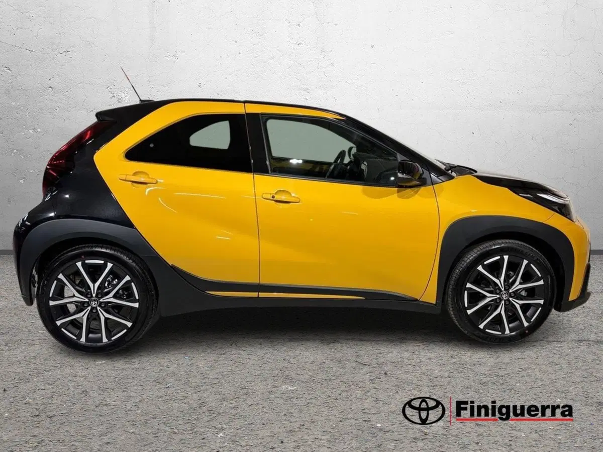 Toyota Aygo X nuova a Sondrio (5)