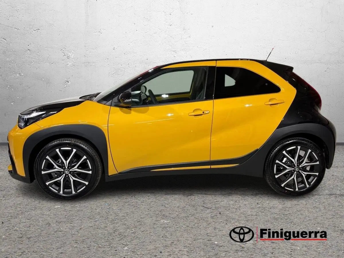Toyota Aygo X nuova a Sondrio (6)