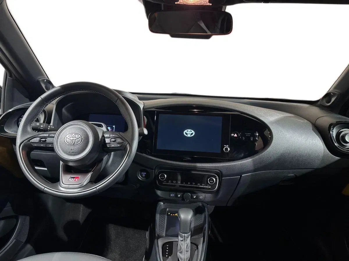 Toyota Aygo X nuova a Sondrio (8)