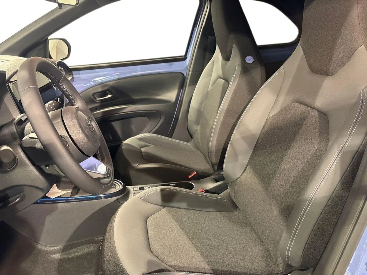 Toyota Aygo X nuova a Sondrio (10)