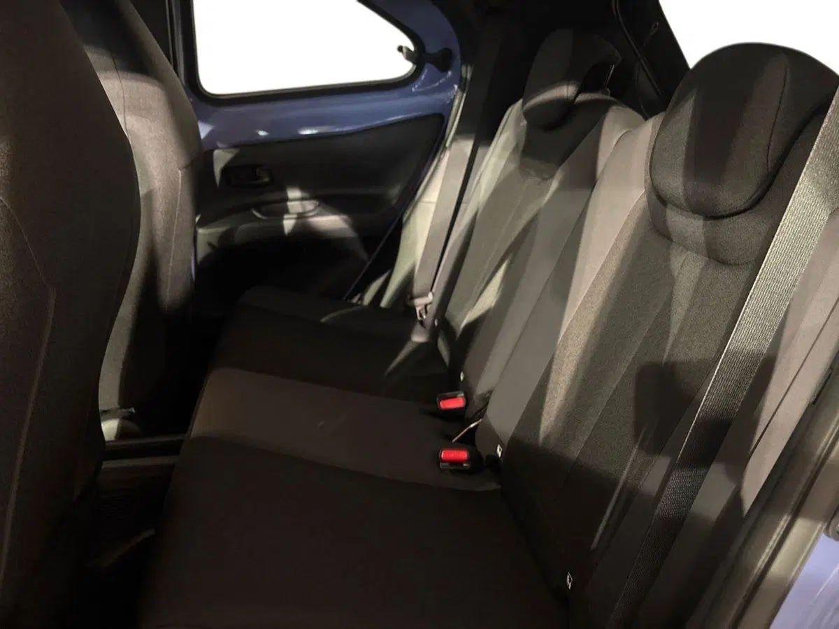 Toyota Aygo X nuova a Sondrio (11)