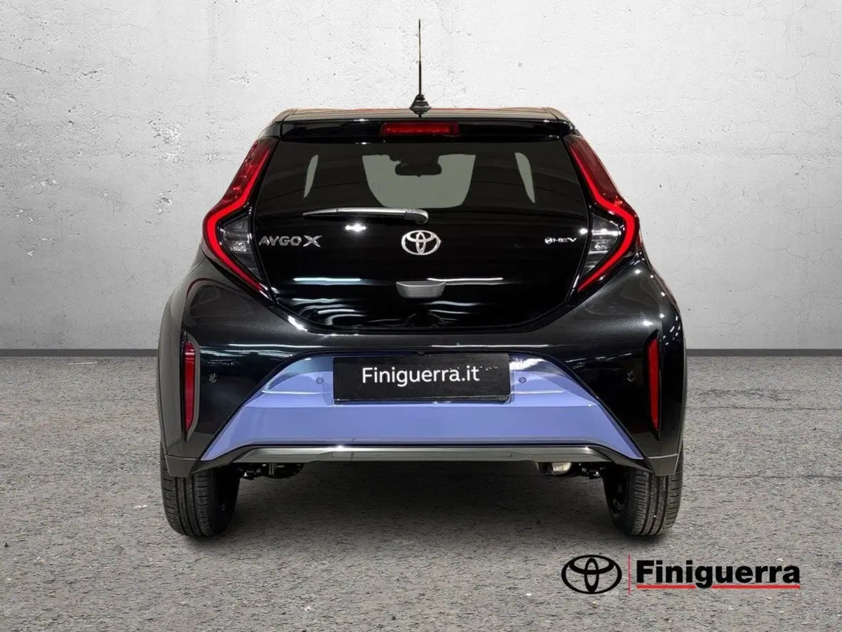 Toyota Aygo X nuova a Sondrio (3)