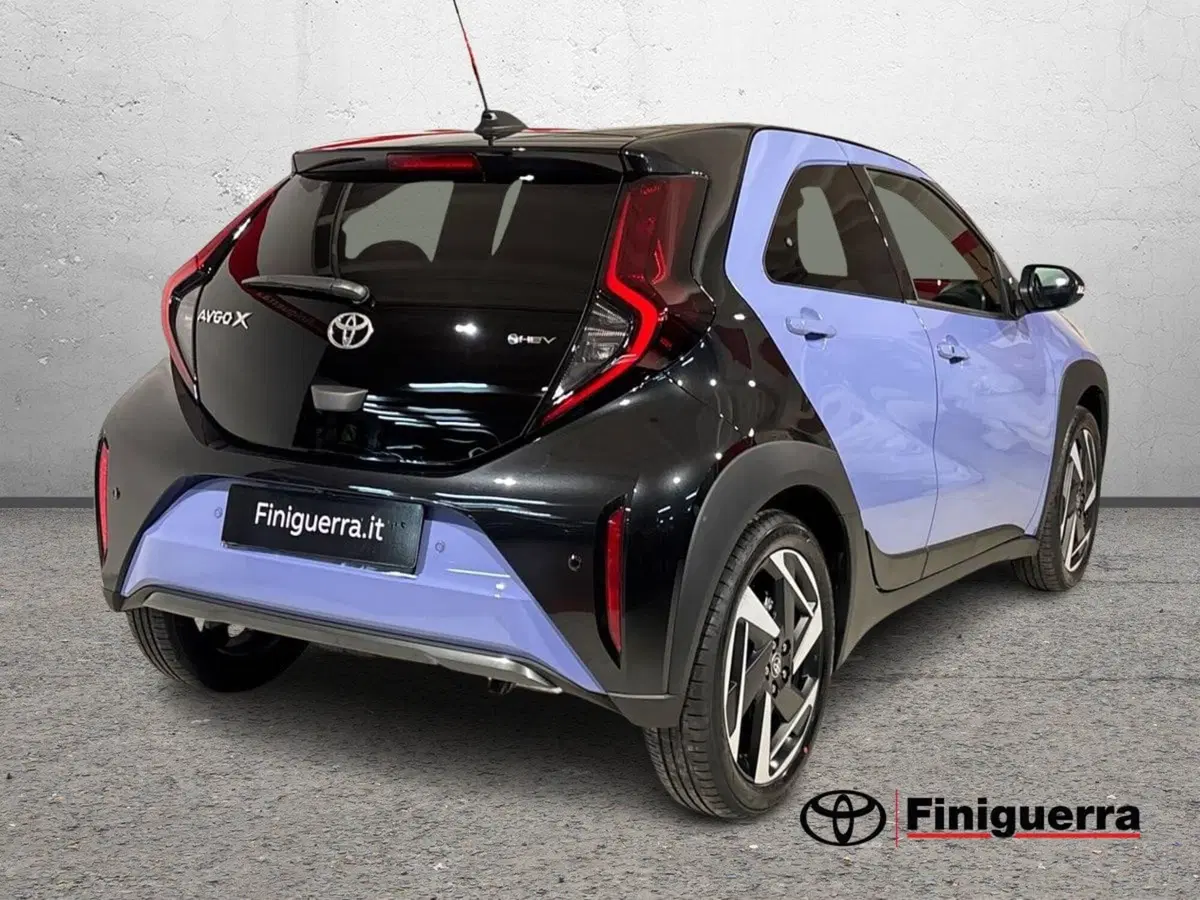 Toyota Aygo X nuova a Sondrio (4)