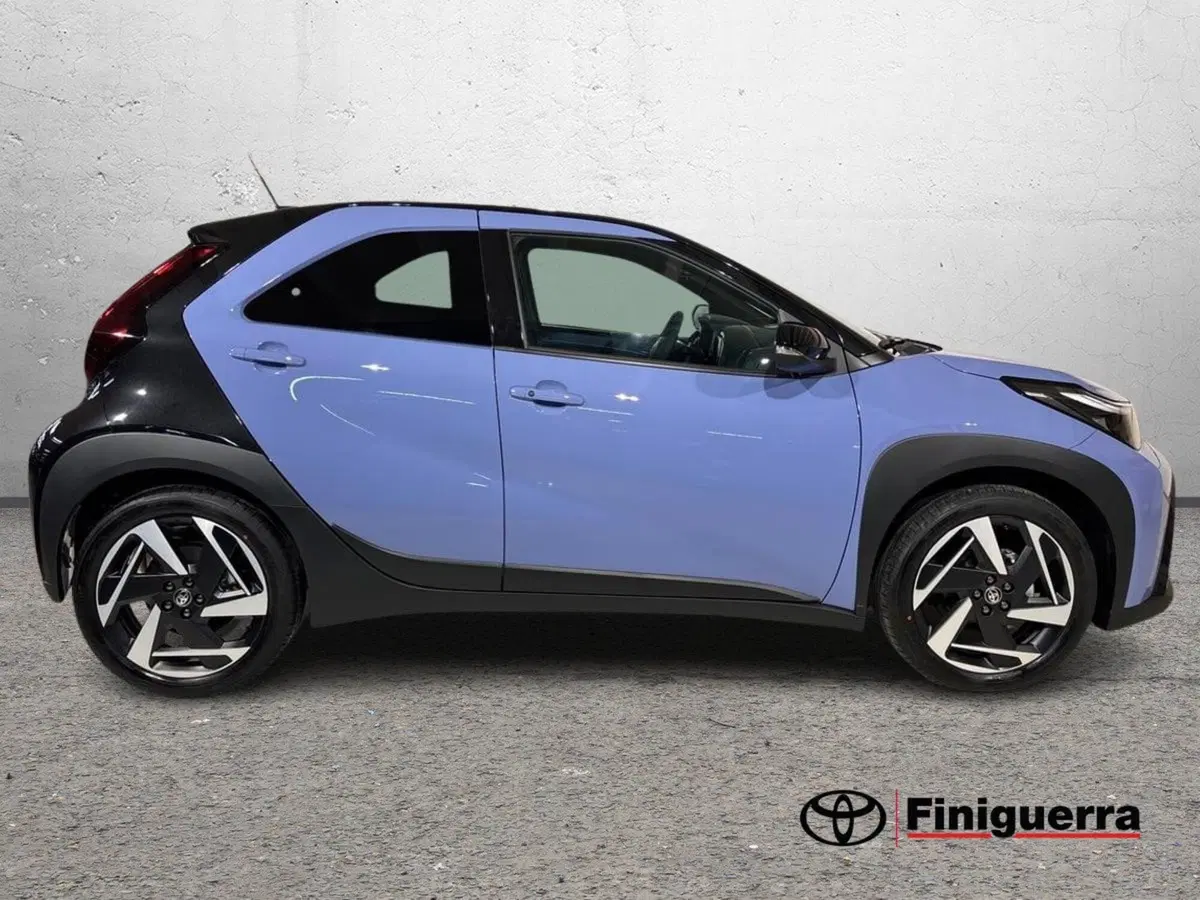Toyota Aygo X nuova a Sondrio (5)