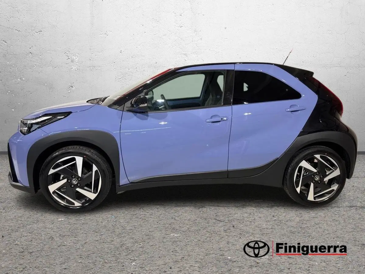 Toyota Aygo X nuova a Sondrio (6)