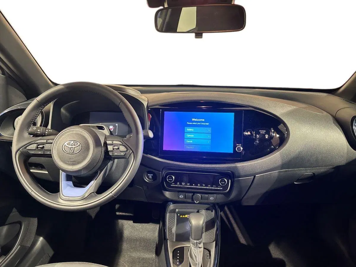 Toyota Aygo X nuova a Sondrio (8)