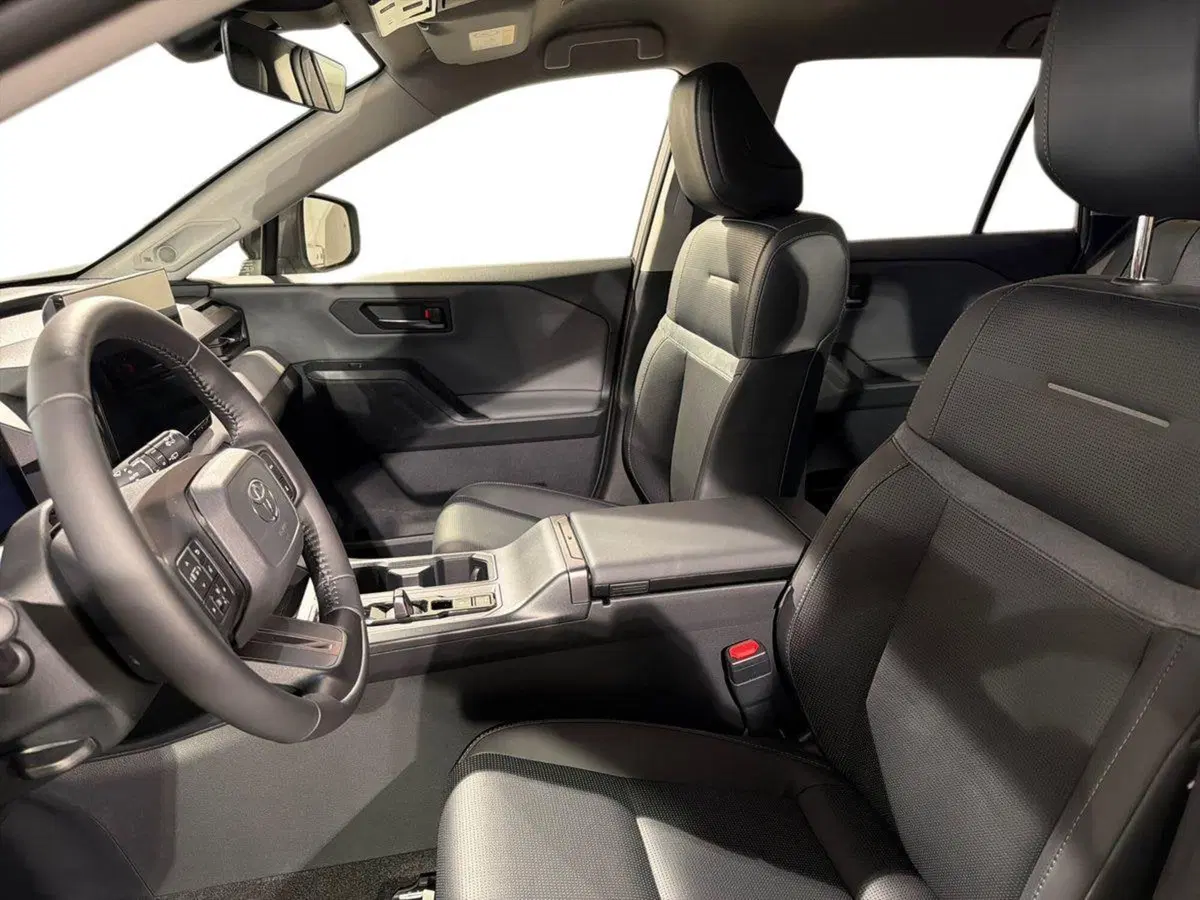 Toyota Rav4 nuova a Lecco (10)