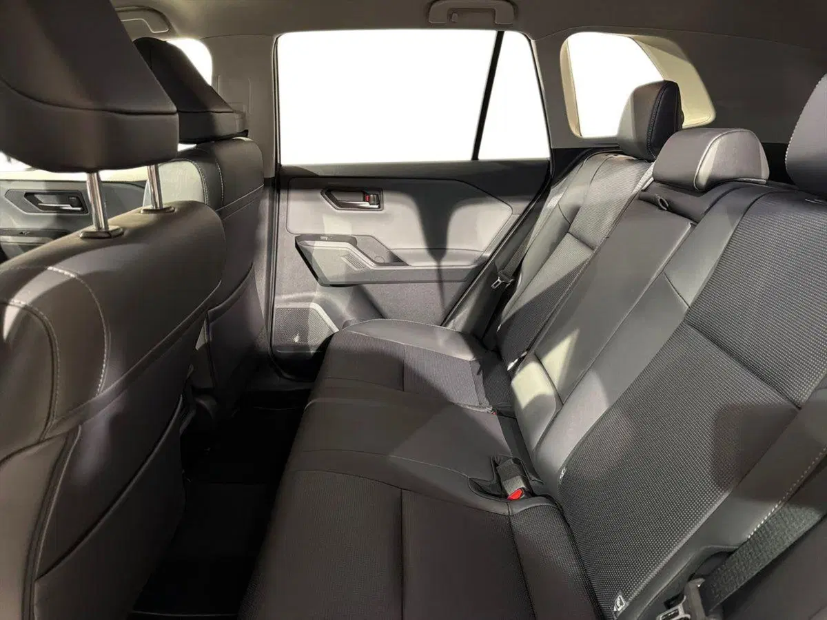 Toyota Rav4 nuova a Lecco (11)