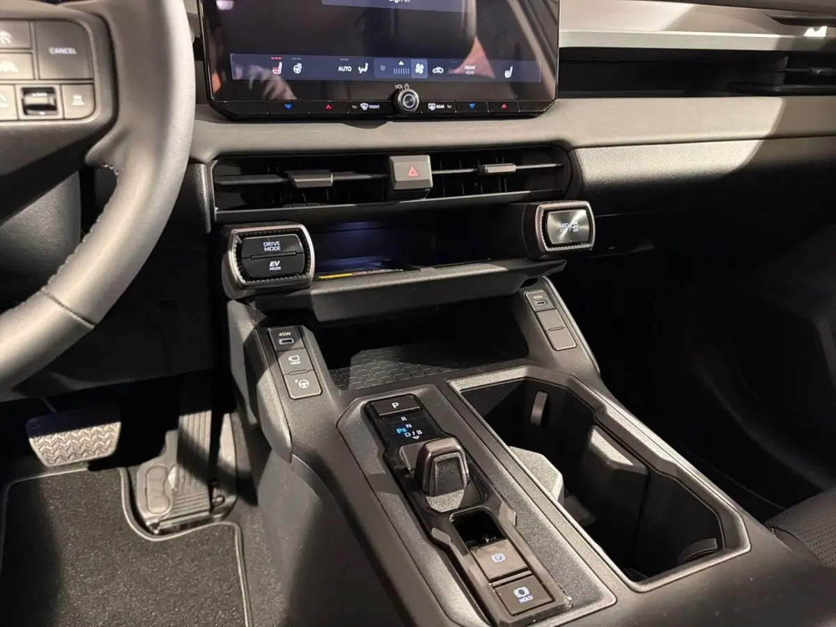 Toyota Rav4 nuova a Lecco (14)