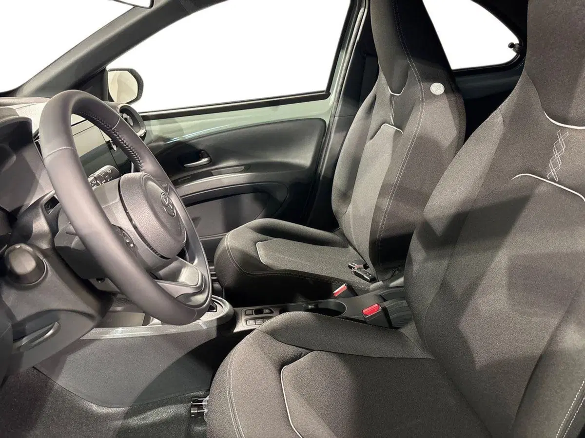 Toyota Aygo X nuova a Sondrio (10)