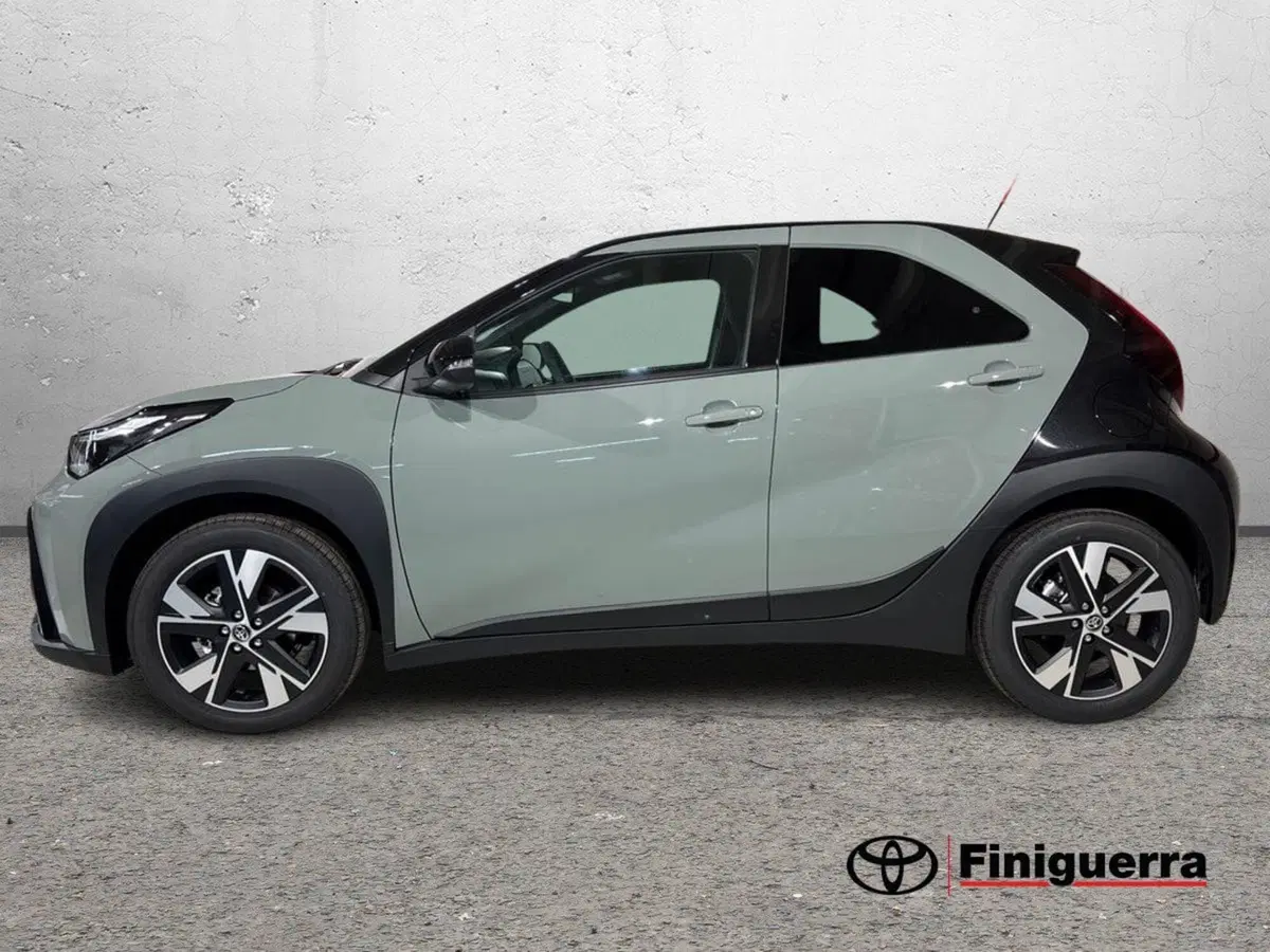 Toyota Aygo X nuova a Sondrio (4)