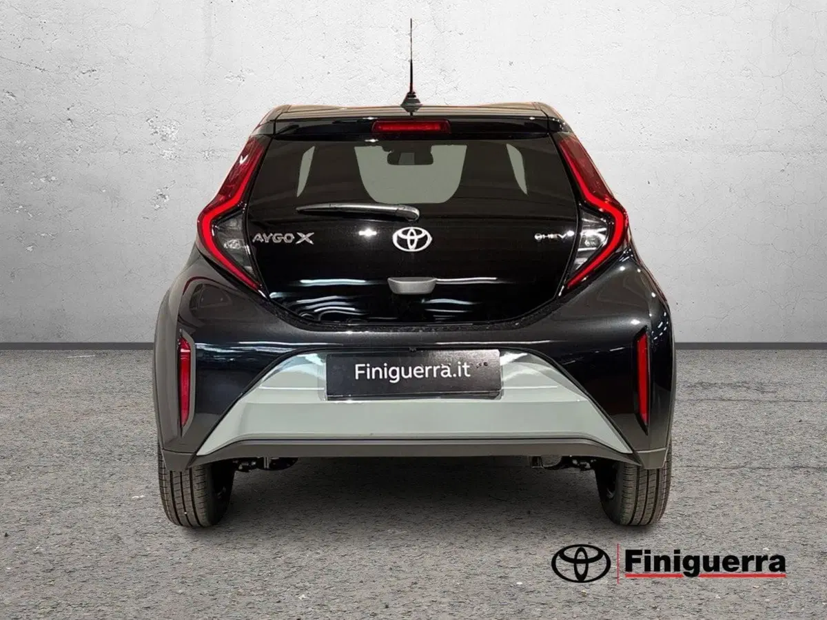 Toyota Aygo X nuova a Sondrio (5)