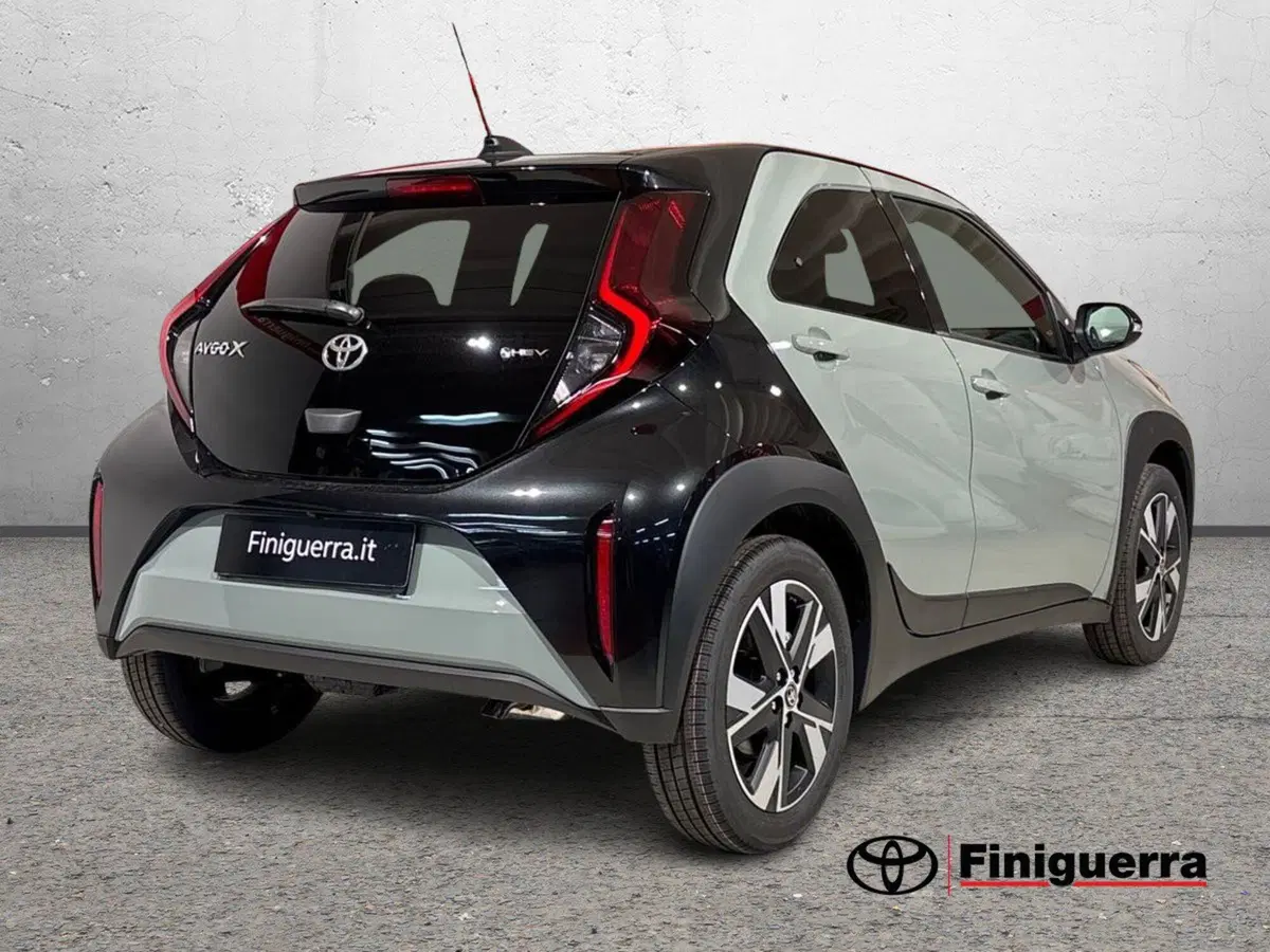 Toyota Aygo X nuova a Sondrio (6)