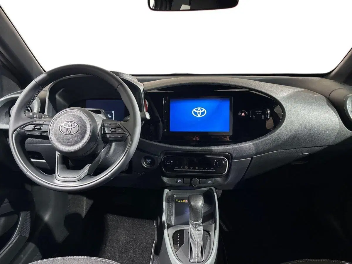 Toyota Aygo X nuova a Sondrio (8)