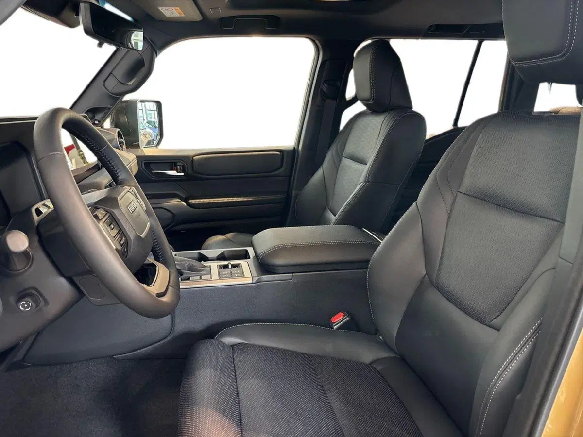 Toyota Land Cruiser nuova a Lecco (10)