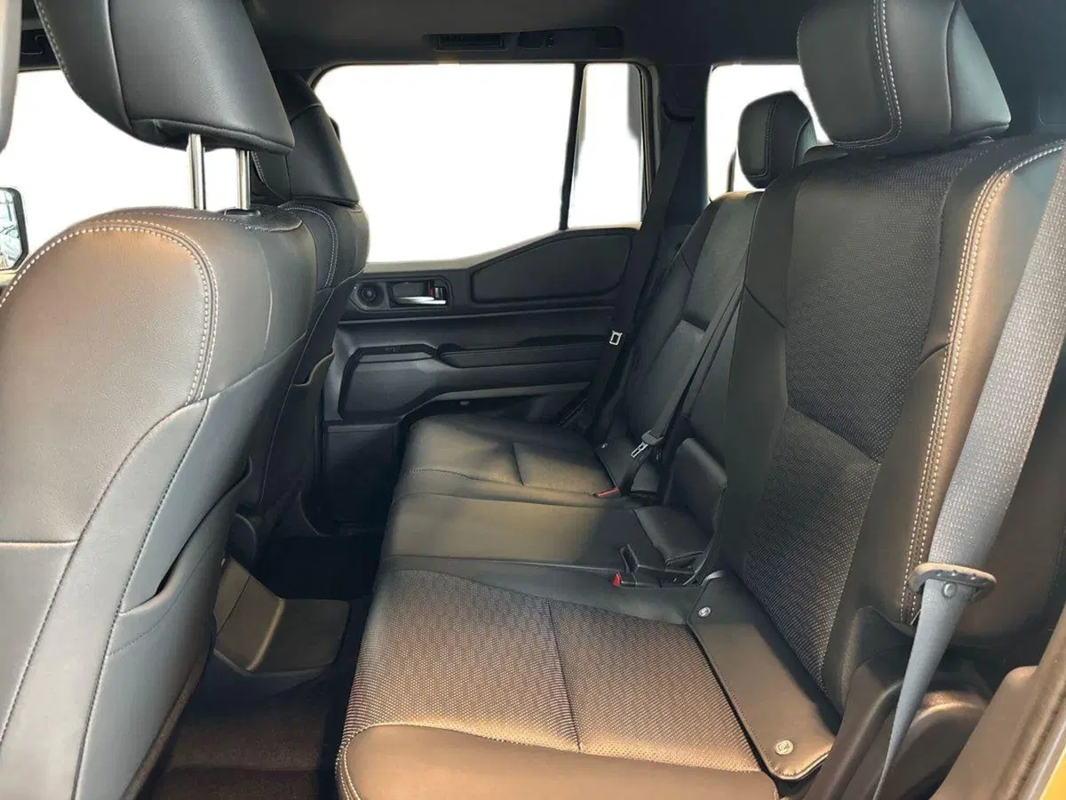 Toyota Land Cruiser nuova a Lecco (11)