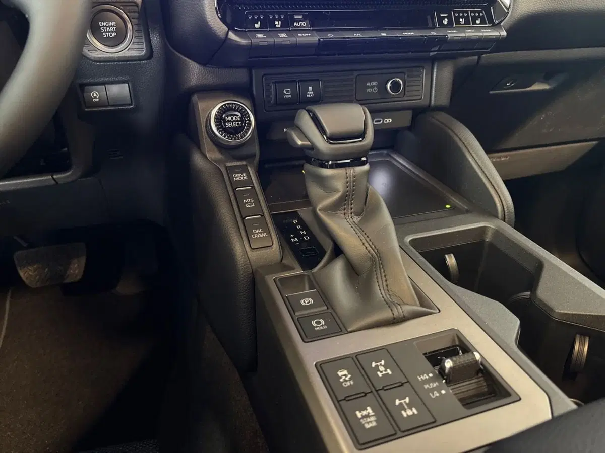 Toyota Land Cruiser nuova a Lecco (14)