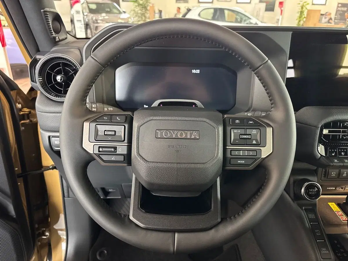 Toyota Land Cruiser nuova a Lecco (15)