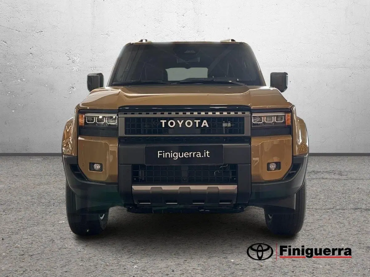 Toyota Land Cruiser nuova a Lecco (2)