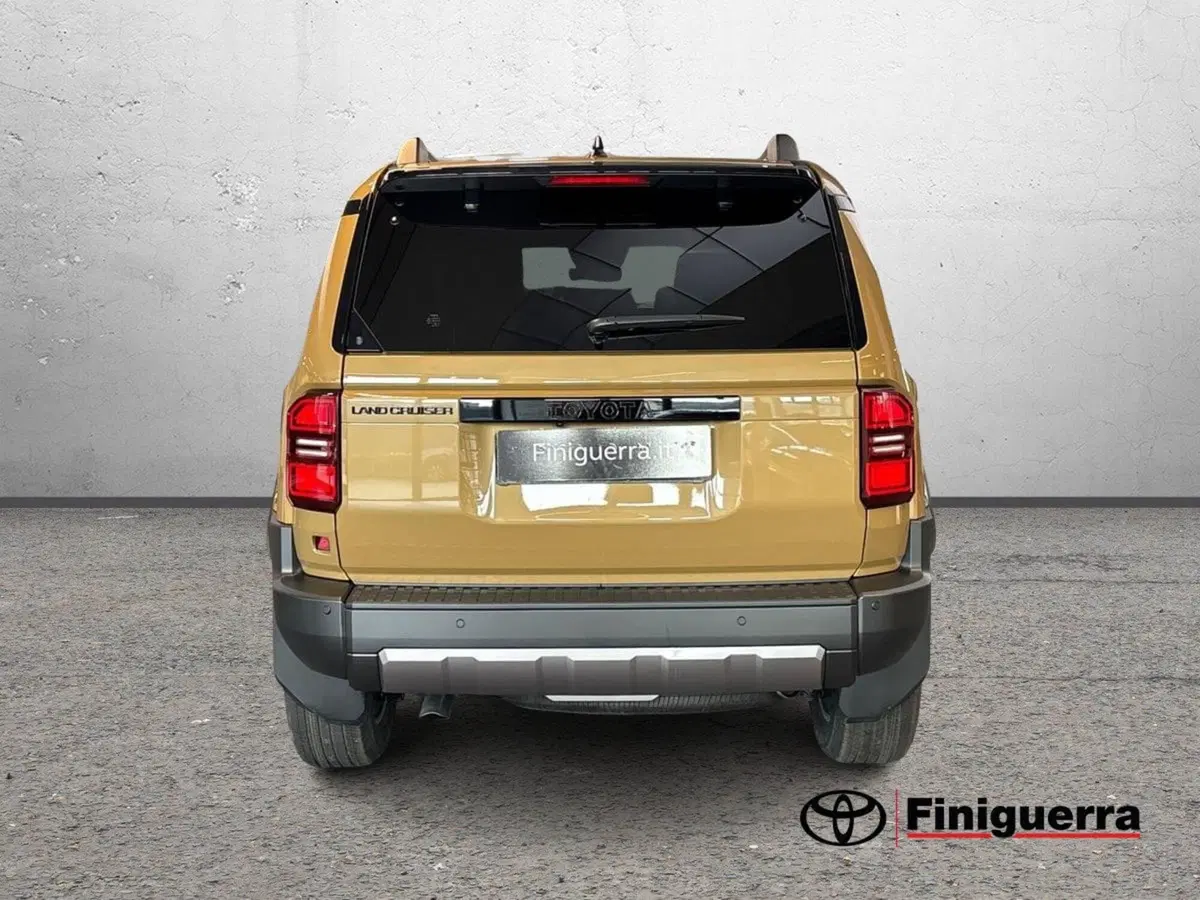 Toyota Land Cruiser nuova a Lecco (3)