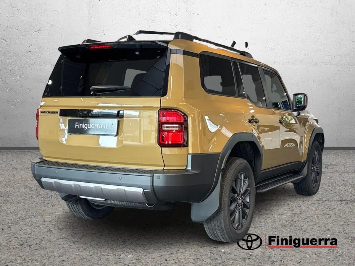 Toyota Land Cruiser nuova a Lecco (4)