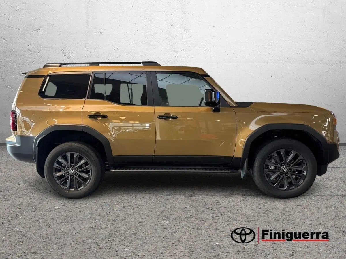 Toyota Land Cruiser nuova a Lecco (5)