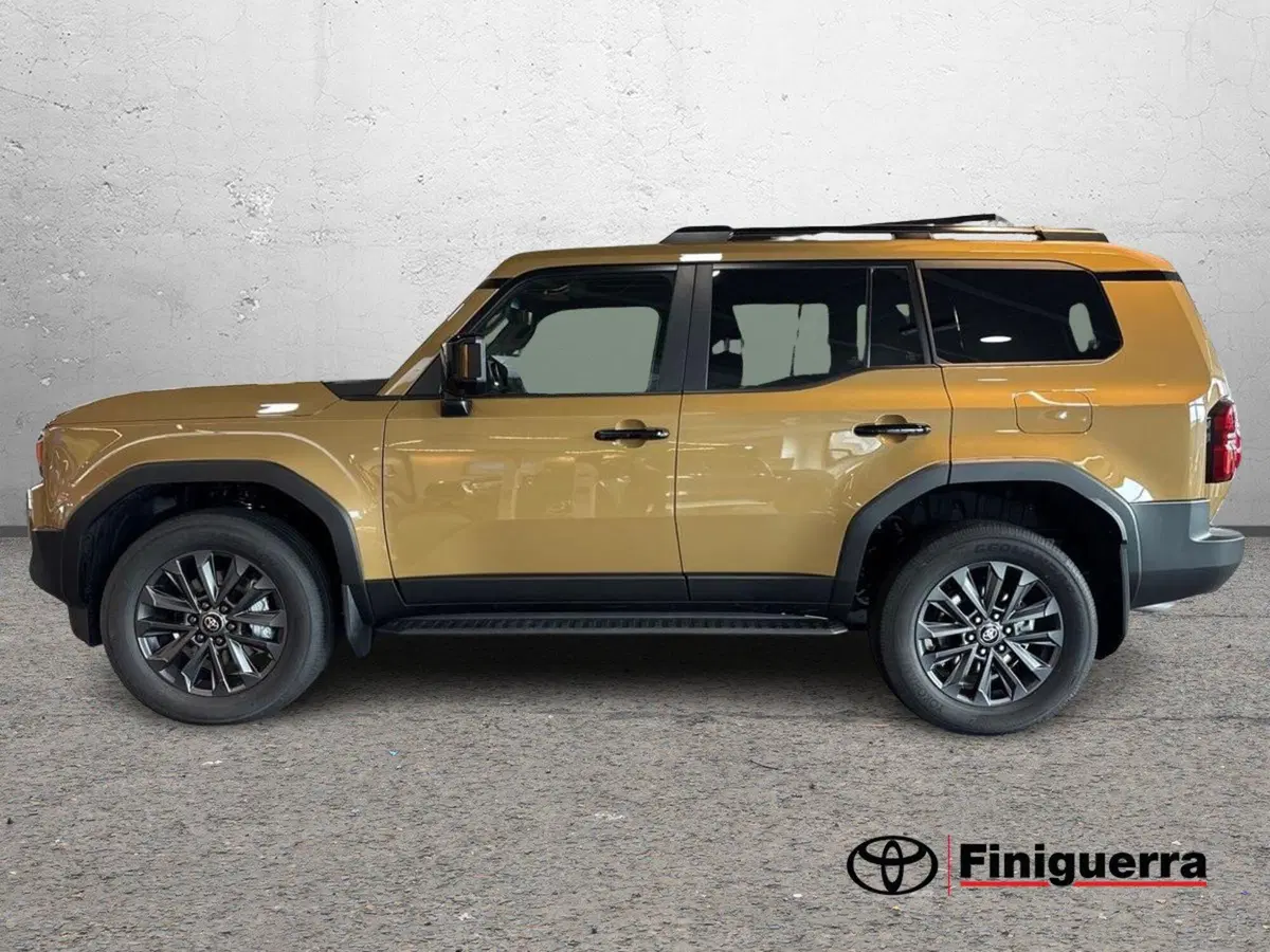 Toyota Land Cruiser nuova a Lecco (6)