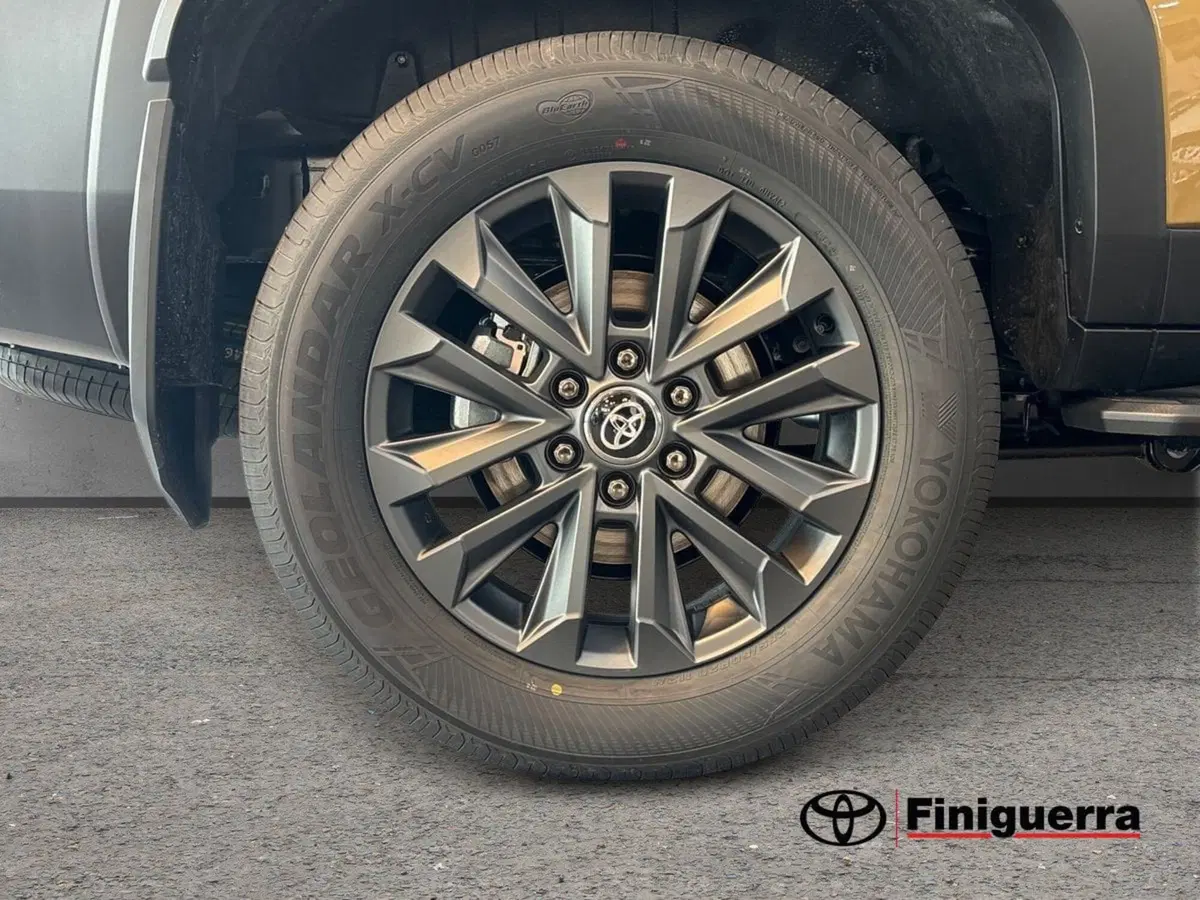 Toyota Land Cruiser nuova a Lecco (7)